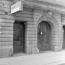 Portal och del av fasad till Jungfrugatan 23