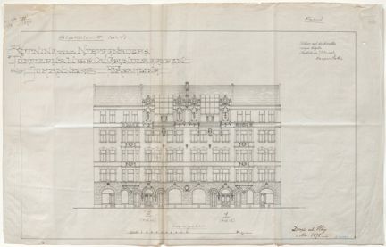 Fasadritning i tusch på transparent väv över fastigheterna Hälsokällan 5 och 4. Det står anteckningar att tomten Hälsokällan 5/före detta Grundläggaren 16 motsvarar den vänstra delen av fasaden. Den högra delen motsvarar Hälsokällan 4/före detta Grundläggaren 15.