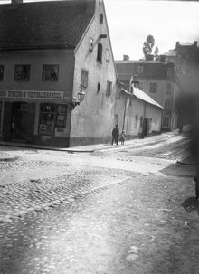 Hörnhuset Stora Badstugatan 31 och Kungstensgatan, kv. Sjökalven. Kvarteret revs för att lämna plats åt Sveavägen