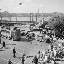 Vasagatan vid Tegelbacken. Järnvägsparken t.h