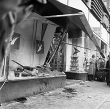 Kungsgatan 44, Tempo. En lastbil utan förare rullade baklänges in i ett av butikens skyltfönster