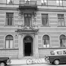 Portal och del av fasad till Riddargatan 55
