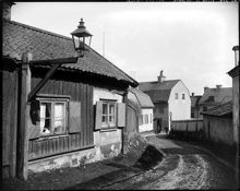 Västra Kvarngränd österut från nr 4