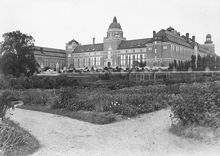 Naturhistoriska riksmuseets byggnad sedd från sydväst
