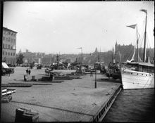 Norra Riddarholmshamnen. I bakgrunden Mariaberget