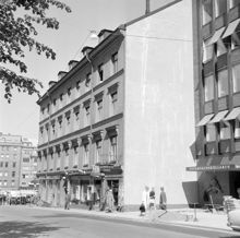 Storgatan mot Österrmalmstorg. Östermalmskällaren t.h