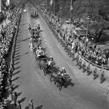 Norrbro. Kortege med Gustaf VI Adolf och Drottning Juliana av Nederländerna