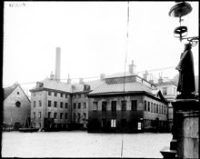 Indebetouska huset, Slottsbacken 2
