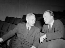 H.C Branner och Alf Sjöberg diskuterar uppsättandet av ""Ryttaren"" på Dramatens lilla scen