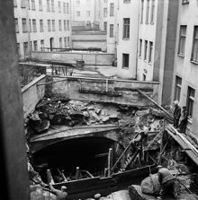 Fridhemsplan, Kv. Väktaren. Ett 35 meter långt schakt under kvarteret där tunnelbanan går. Gator som omringar kvarteret är, Drottningholmsv., Fridhemsg., Sankt Göransg. och Sankt Eriksg