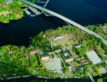 Flygfoto över Långholmen med Smedsudden i bakgrunden