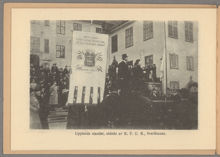 Bondetåget 1914. Upplands standar, skänkt av K.F.U.K., överlämnas.