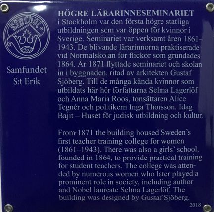 Blå emaljerad skylt med vit text