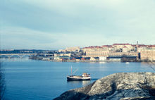 Utsikt mot norr, från Ormberget (Gröndal), mot Lilla Essingens södra del.   T.v. ligger Stora Essingebron med Alvik i fonden