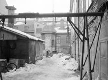 Beridarbansgatan 18. Gården västerut. I byggnaderna fanns hantverkare och verkstäder. I kv. Stigbygeln ligger nu femte höghuset vid Sergels Torg