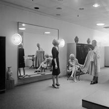 Körsnär Gunnar Christells butik i andra höghuset vid Sergelgatan