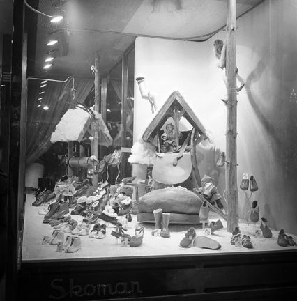 Skor och landskap med tomtar.