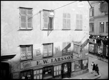Klarabergsgatan 35, fasad mot Klarabergsgatan. E W Larssons frimärken