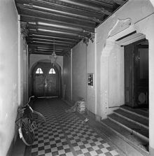 Linnégatan 80. Portgång sedd mot gatan