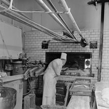 Grevgatan 39. Maison Pierre. Kock i restaurangköket