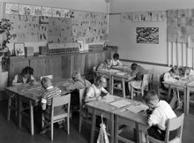 Gubbängens Folkskola. Klass I arbetar i sina skolbänkar