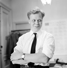 Porträtt av Vidar Forsberg, grafisk formgivare på Bonniers förlag, Sveavägen 56