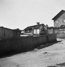 Bergsgatan 31 och 33. Motsvarar nuvarande Bergsgatan 59 och 61 söder om Kronobergsparken