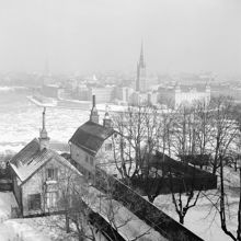 Utsikt över Blecktornsgränd mot Riddarholmen