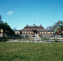 Skansen. Skogaholms herrgård, huvudbyggnad och flyglar