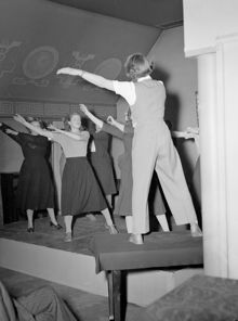 Diskussionsafton på Kontoristföreningen med gymnastikuppvisning