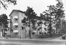 Exteriör av nybyggt flerbostadshus i Åkeslund. Stopvägen 56 - 60