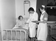 Karolinska Sjukhuset, barnkliniken. Sjukhuspersonal och patient