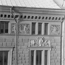 Fasad till hörnhuset Strandvägen 19-21 och Styrmansgatan 1. Thaueniuska huset