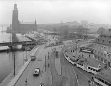 Tegelbacken västerut mot Stadshuset och Klara Mälarstrand. Prinsens Stall till höger