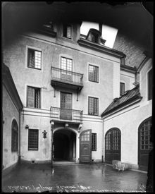 Gårdsinteriör ifrån Clarence von Rosens palats, Strandvägen 55