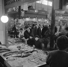 Östermalmshallen, interiör. Fiskdisk i saluhallen