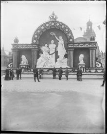 Dekorationer på Slottsbacken under Oscar II:s regeringsjubileum