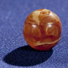 Medeltida bärnstenspärla