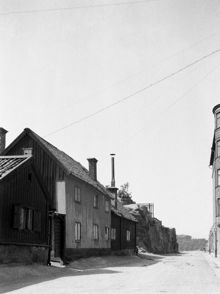 Maria Högbergsgata 55-57 västerut. Nuvarande Högbergsgatan 89-91. Dåvarande kv. Bergsgruvan Större, nu kv. Postbonden och kv. Fyrspannet