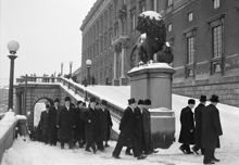 Riksdagsmän anländer till slottet för Riksdagens öppnande