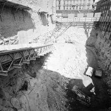 Drottninggatan 63, schaktning för Bohagshuset. Vy norrut mot Kungsgatan 54