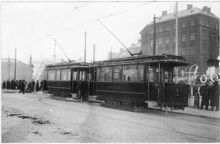 Trafikbild från Slussen med spårvagnar från början av 1900-talet