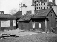 Gårdssidan av Skånegatan 108. Tidigare Skånegatan 34, kv. Barnängen Mindre. Kv. Kopparn i fonden
