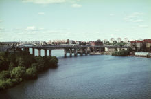 Utsikt mot Essingebron från sydost.T.h. Lilla Essingen. I fonden Tranebergsbron och Fredhäll