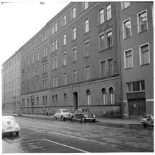 Sibyllegatan, nr 75 i mitten av bilden