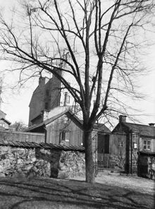 Utsikt mot norr från Kungsholms kyrkogård med Bergsgatan och kvarteret Bergsklippan Större i fonden. 