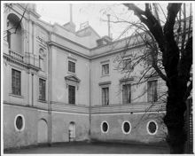 Tessinska palatsets gård, Överståthållarhuset, Slottsbacken 4