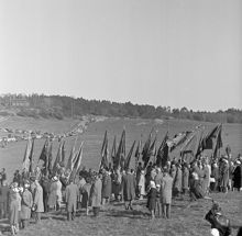 Första majdemonstration på Hakberget. Karl XIV Johans borg i fonden