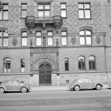 Portal och del av fasad till Strandvägen 31