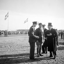En militärattaché på militärbesök